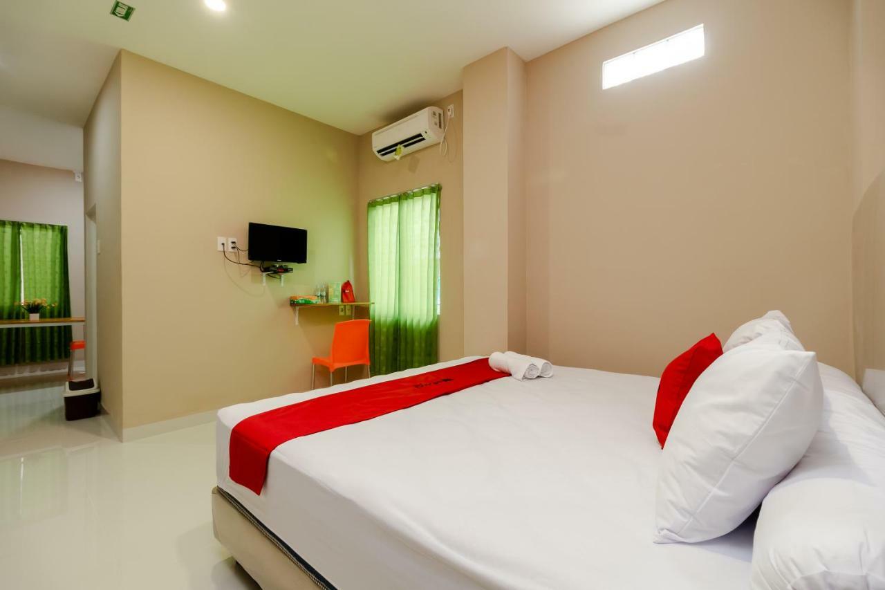 Отель Reddoorz Syariah @ Panglima Polem Aceh Банда-Ачех Экстерьер фото