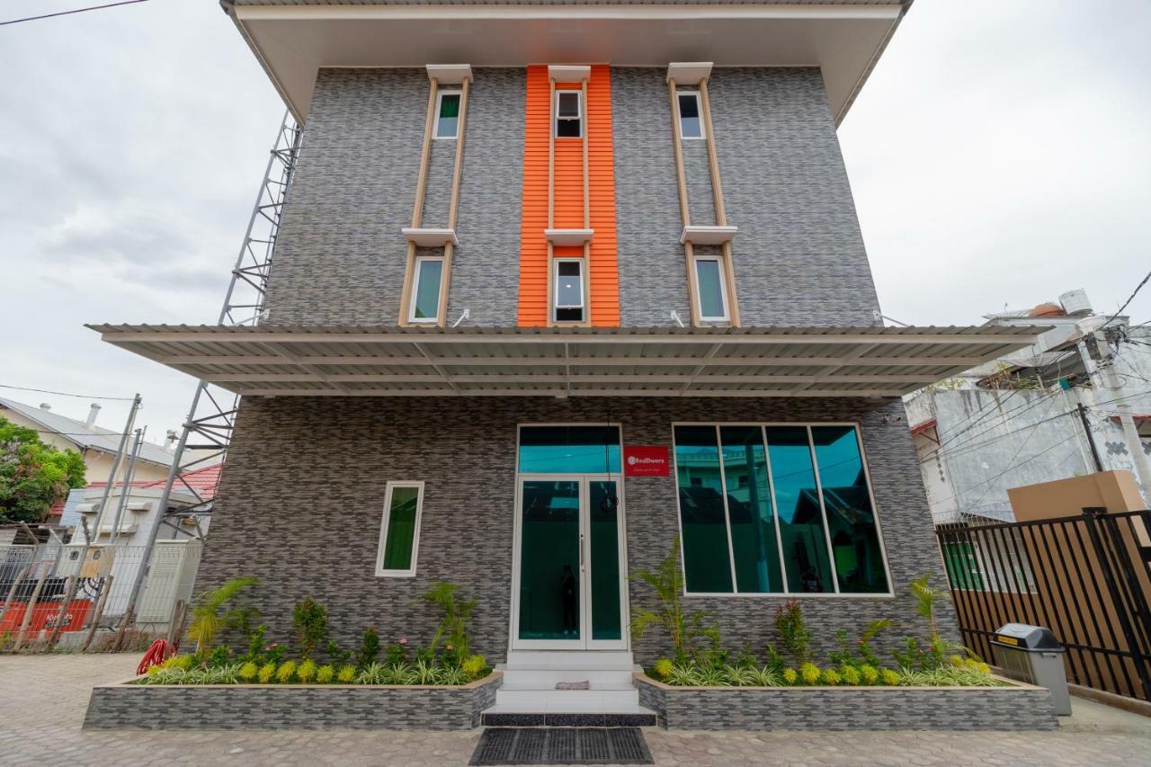 Отель Reddoorz Syariah @ Panglima Polem Aceh Банда-Ачех Экстерьер фото