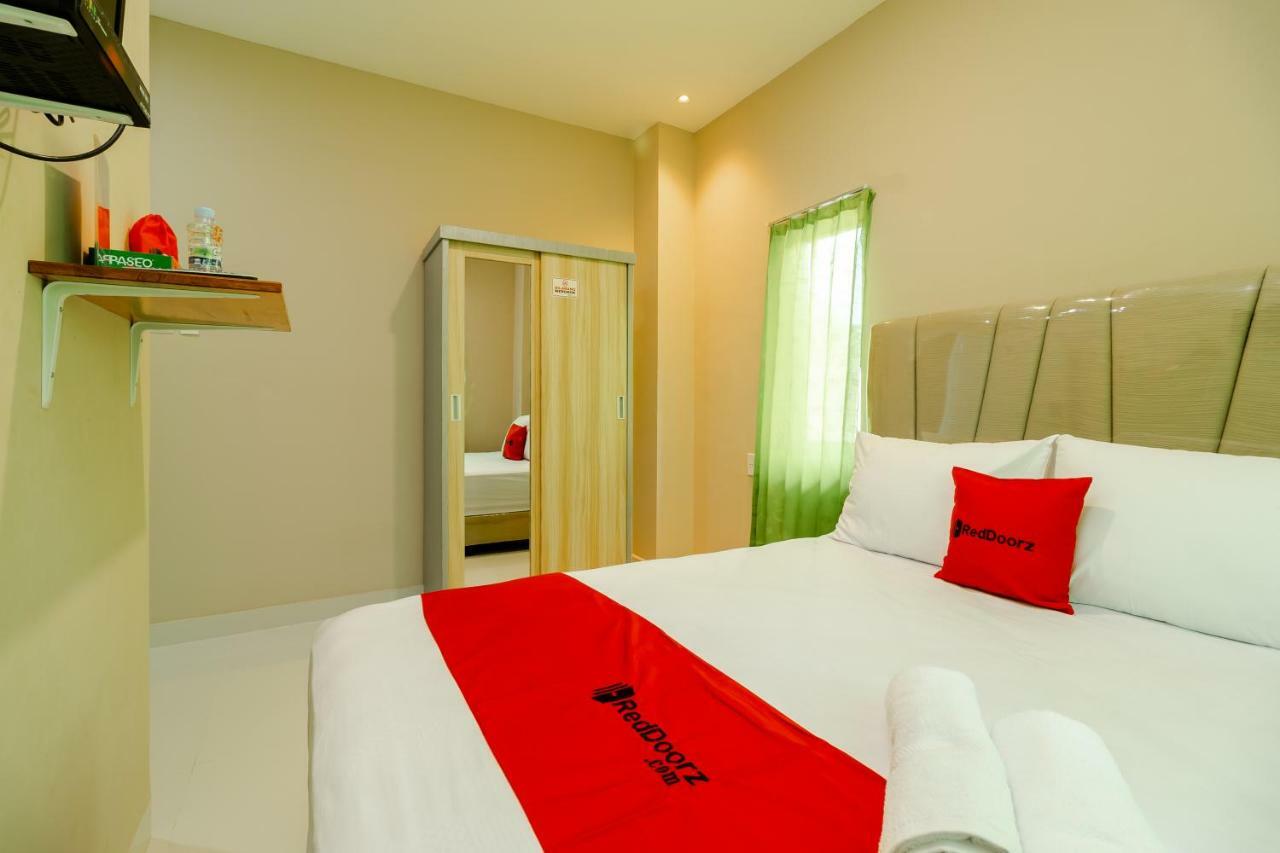Отель Reddoorz Syariah @ Panglima Polem Aceh Банда-Ачех Экстерьер фото