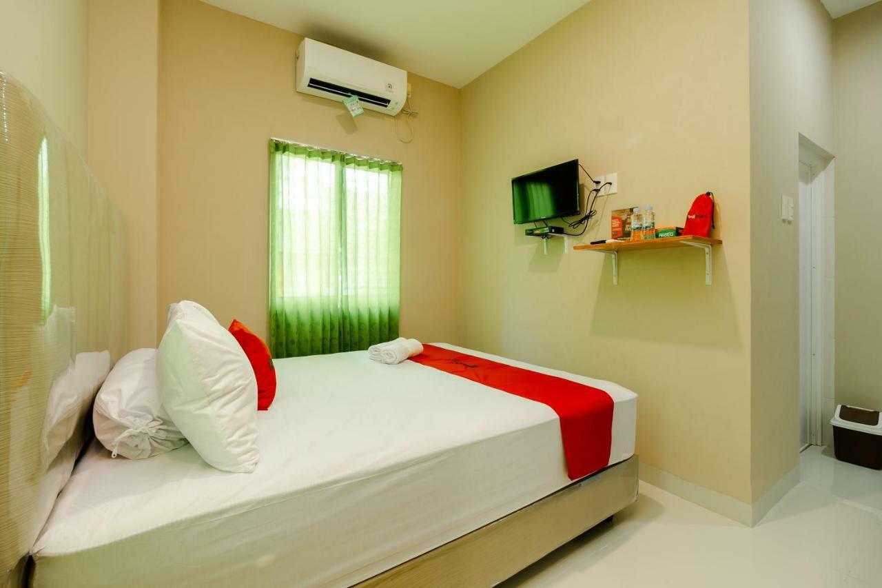 Отель Reddoorz Syariah @ Panglima Polem Aceh Банда-Ачех Экстерьер фото